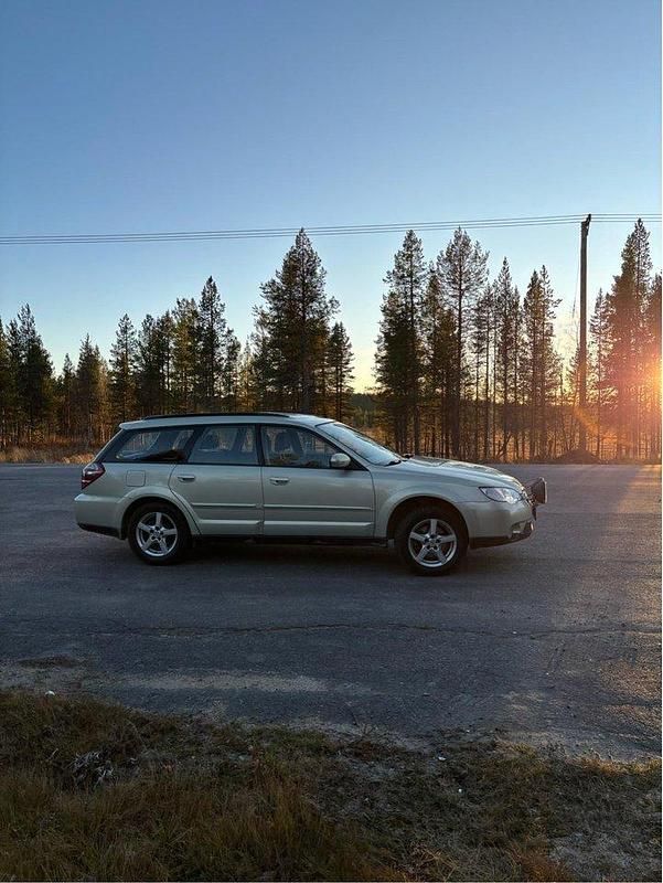 Gul Begagnad 2007 Subaru Outback Kombi | 28 000 kr (Marknadspris) - Bild 1/4