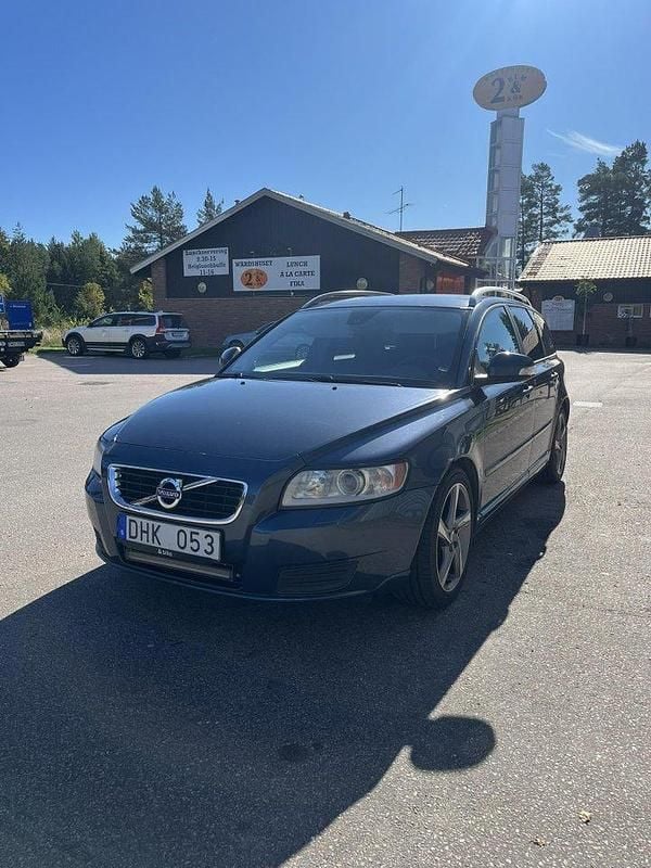 Blå Begagnad 2012 Volvo V50 Kinetic Kombi | 35 000 kr - Bild 1/4
