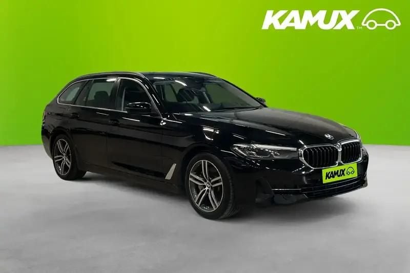 Svart Begagnad 2021 BMW 530e Kombi | 288 700 kr (Superpris) - Bild 1/4