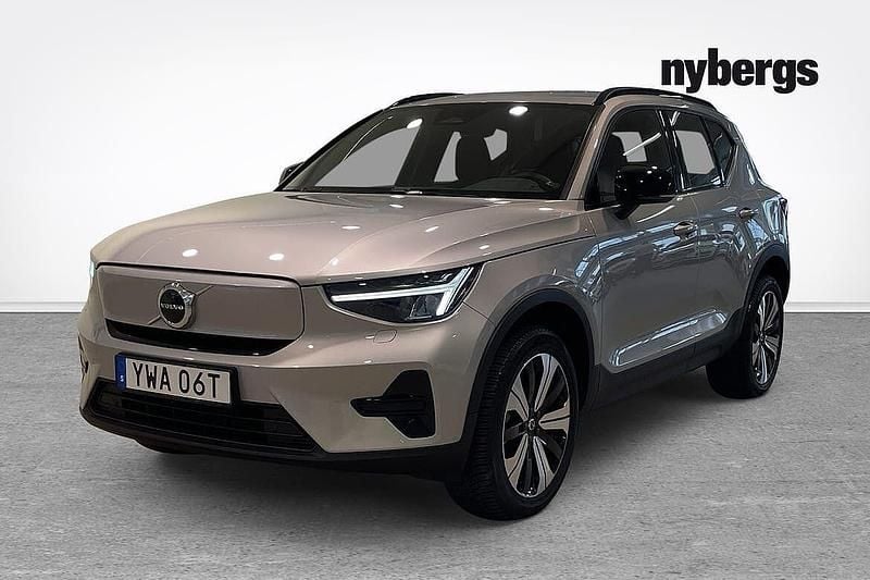 Silver Begagnad 2023 Volvo XC40 Core SUV | 374 000 kr - Bild 1/4