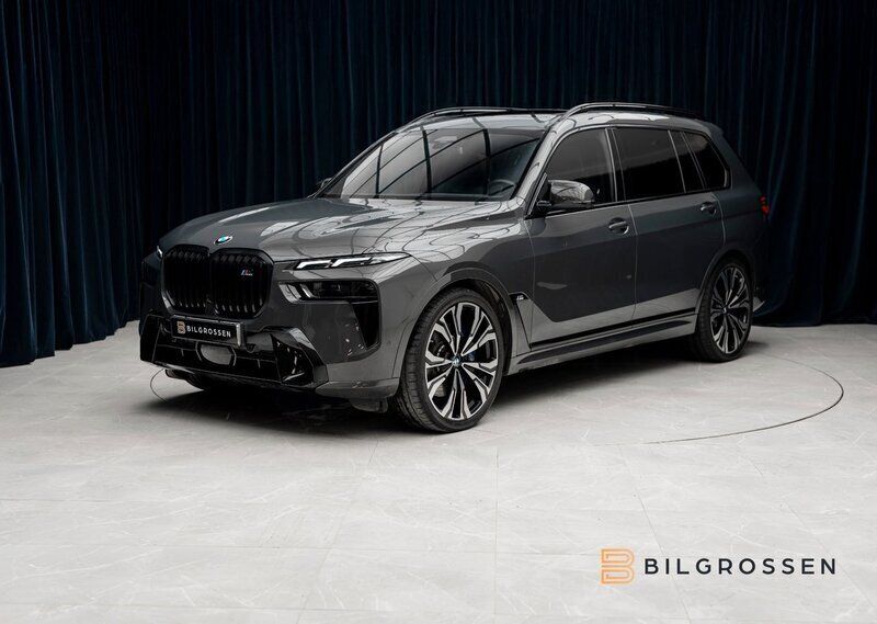Grå Begagnad 2023 BMW X7 Executive SUV | 1 319 900 kr (Marknadspris) - Bild 1/4