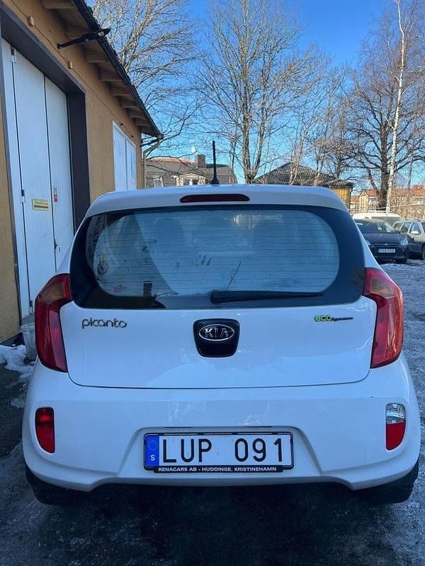 Begagnad Kia Picanto Comfort 86 HK (63 kW) 2011 Vit Halvkombi