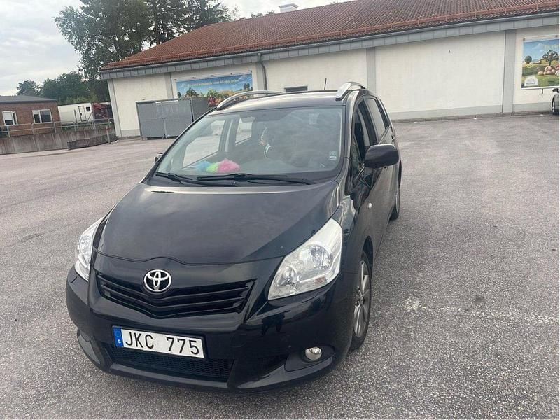 Svart Begagnad 2010 Toyota Verso Minibuss | 53 000 kr (Marknadspris) - Bild 1/4