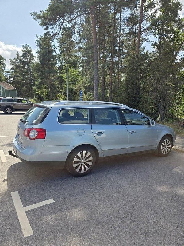 Blå Begagnad 2008 VW Passat Trendline Kombi | 18 000 kr - Bild 1/4