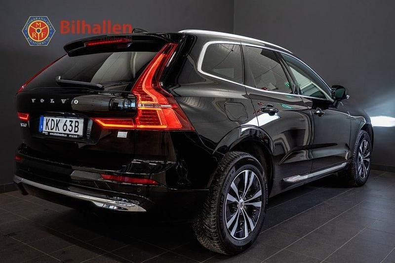 Begagnad Volvo XC60 Core 350 HK (257 kW) 2023 Svart SUV