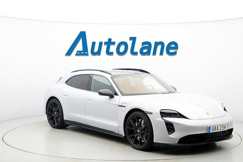 Grå Begagnad 2023 Porsche Taycan GTS Sport Turismo Sedan | 989 900 kr - Bild 1/4