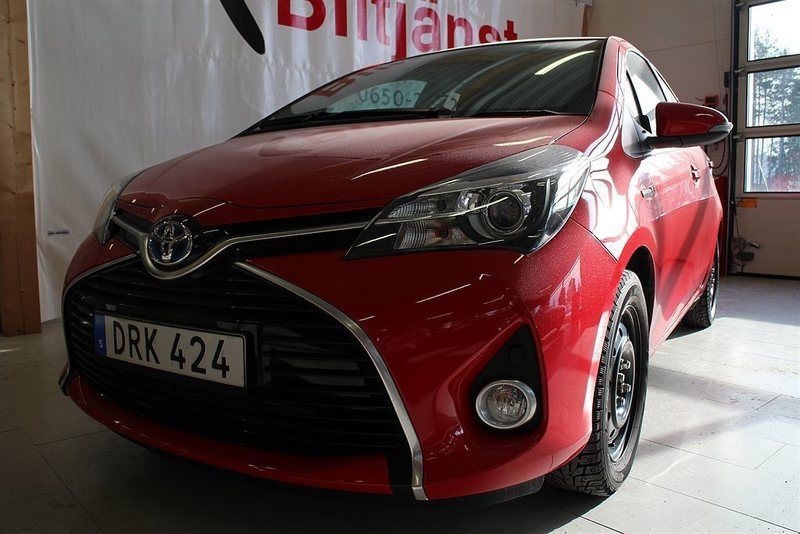 Såld Toyota Yaris Hybrid XP13M(A), begagnad 2015, 1.436 mil i Gävleborg