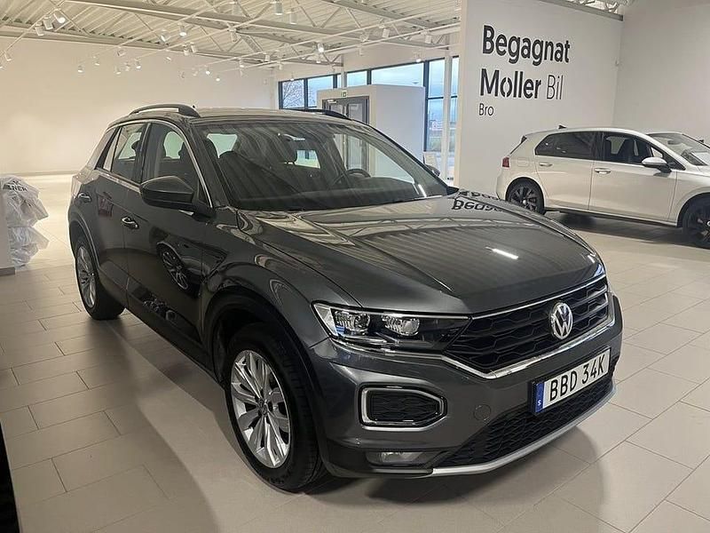 Grå Begagnad 2020 VW T-Roc SUV | 169 900 kr (Marknadspris) - Bild 1/4