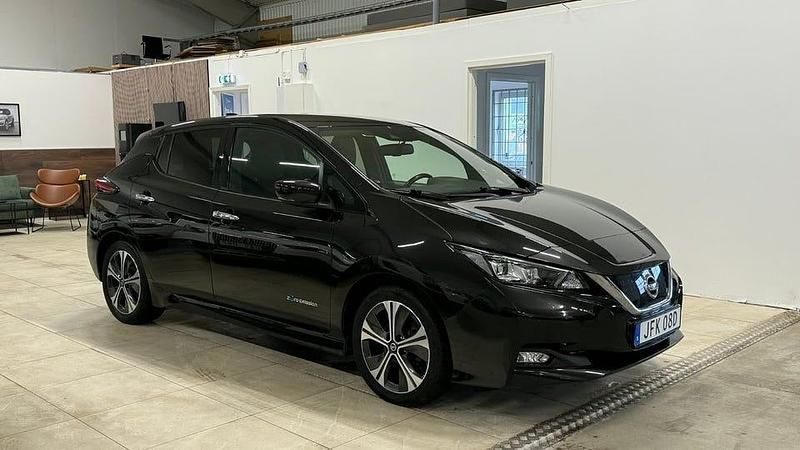 Begagnad Nissan Leaf 360º 110 kW (150 HK) 2019 Svart Halvkombi