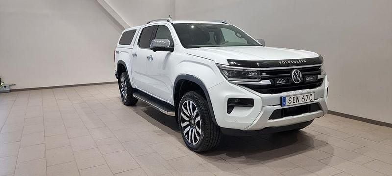 Vit (clear white) Begagnad 2023 VW Amarok Aventura Pickup | 729 000 kr (Dyr) - Bild 1/4