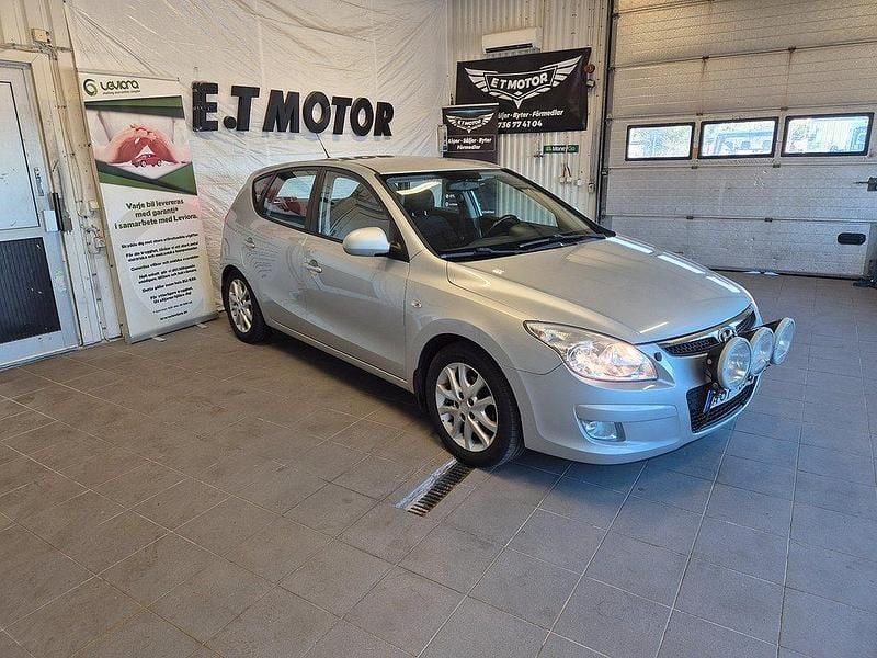 Silver Begagnad 2007 Hyundai i30 Halvkombi | 17 900 kr (Marknadspris) - Bild 1/4