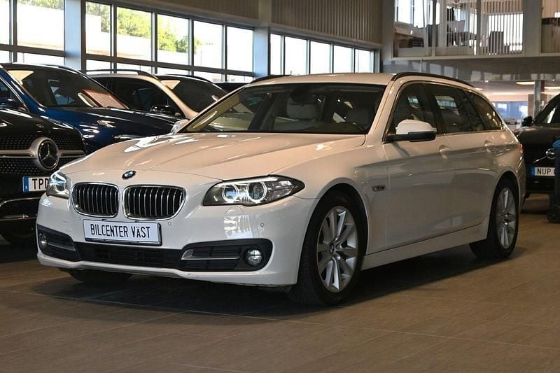 Vit Begagnad 2016 BMW 520 Kombi | 199 000 kr (Marknadspris) - Bild 1/4
