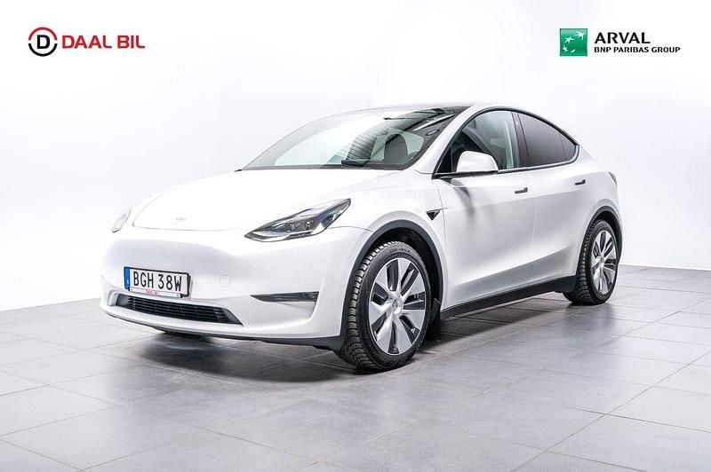 Begagnad Tesla Model Y Long Range AWD 378 kW (514 HK) 2023 Vit SUV