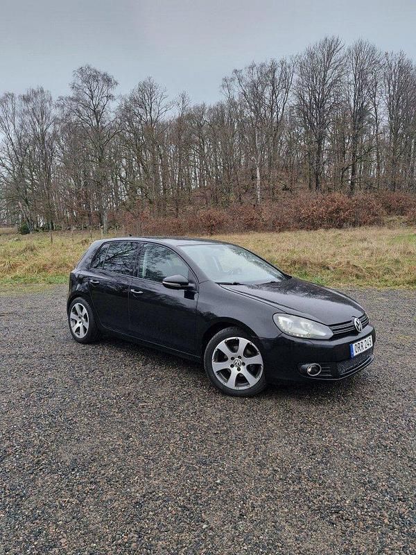 Svart Begagnad 2011 VW Golf VI Sport Halvkombi | 60 000 kr (Lite dyr) - Bild 1/4