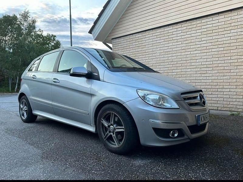 Begagnad Mercedes B180 116 HK (85 kW) 2010 Minibuss