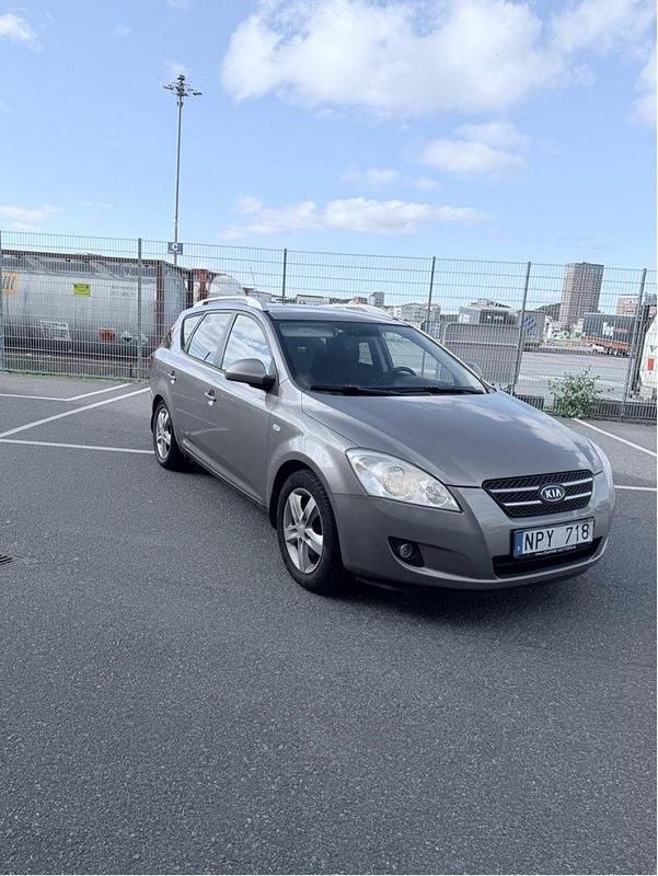 Grå Begagnad 2009 Kia Ceed Halvkombi | 24 900 kr (Marknadspris) - Bild 1/4