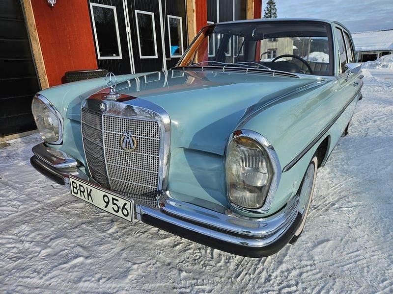 Begagnad Mercedes 250 130 HK (95 kW) 1967