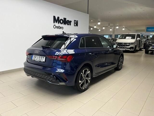 Begagnad Audi A3 S-Line 150 HK (110 kW) 2025 Navarrablå metallic Sedan