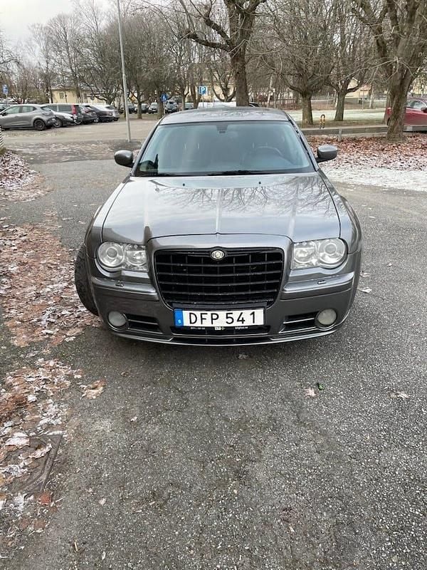 Begagnad 2006 Chrysler 300C Touring Kombi | 165 000 kr - Bild 1/3