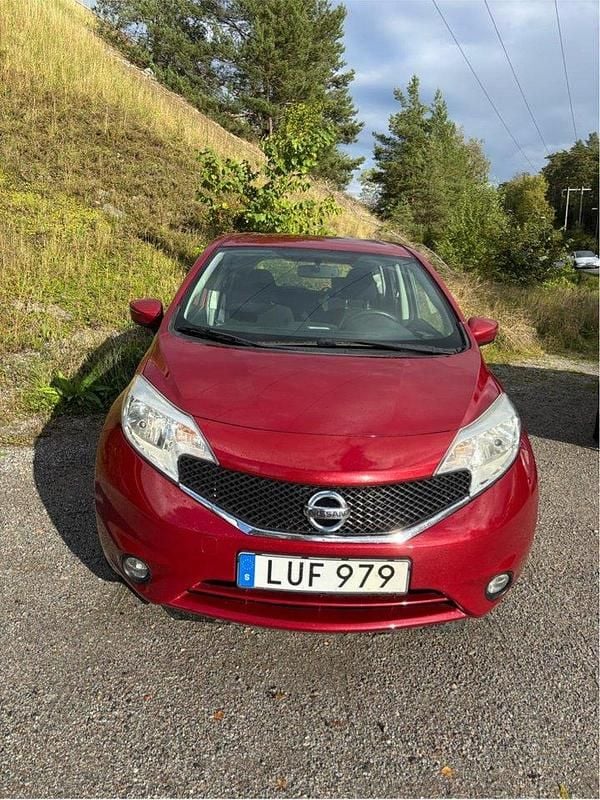 Röd Begagnad 2015 Nissan Note Minibuss | 40 000 kr (Superpris) - Bild 1/4