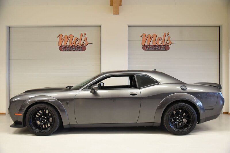 Grå Begagnad 2022 Dodge Challenger Sportkupé | 1 289 000 kr - Bild 1/4