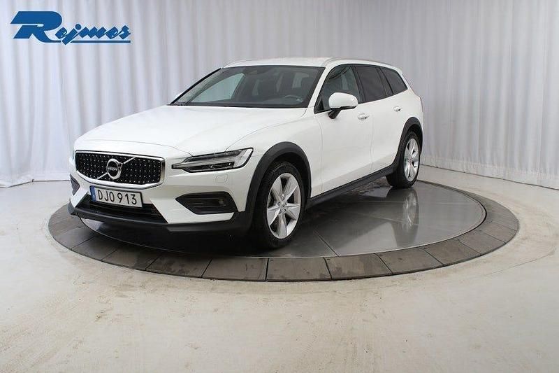 Vit Begagnad 2022 Volvo V60 CC Kombi | 344 900 kr (Marknadspris) - Bild 1/4