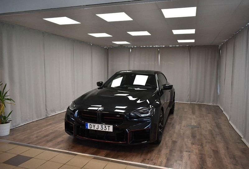 Svart Begagnad 2023 BMW M2 Comfort Edition Sportkupé | 814 900 kr (Dyr) - Bild 1/4