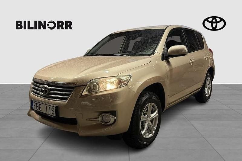 Brun Begagnad 2011 Toyota RAV4 SUV | 139 900 kr (Marknadspris) - Bild 1/4