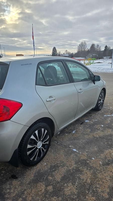 Begagnad Toyota Auris 126 HK (92 kW) 2008 Halvkombi