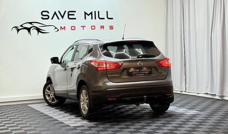 Begagnad Nissan Qashqai 131 HK (96 kW) 2015 Grå SUV