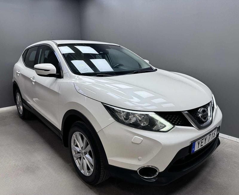 Vit Begagnad 2016 Nissan Qashqai SUV | 99 899 kr (Marknadspris) - Bild 1/4
