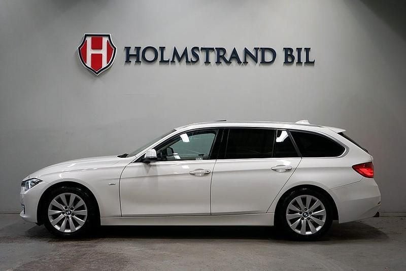 Vit Begagnad 2014 BMW 320 Kombi | 169 900 kr (Marknadspris) - Bild 1/4