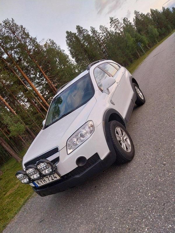 Vit Begagnad 2010 Chevrolet Captiva SUV | 40 000 kr (Marknadspris) - Bild 1/4