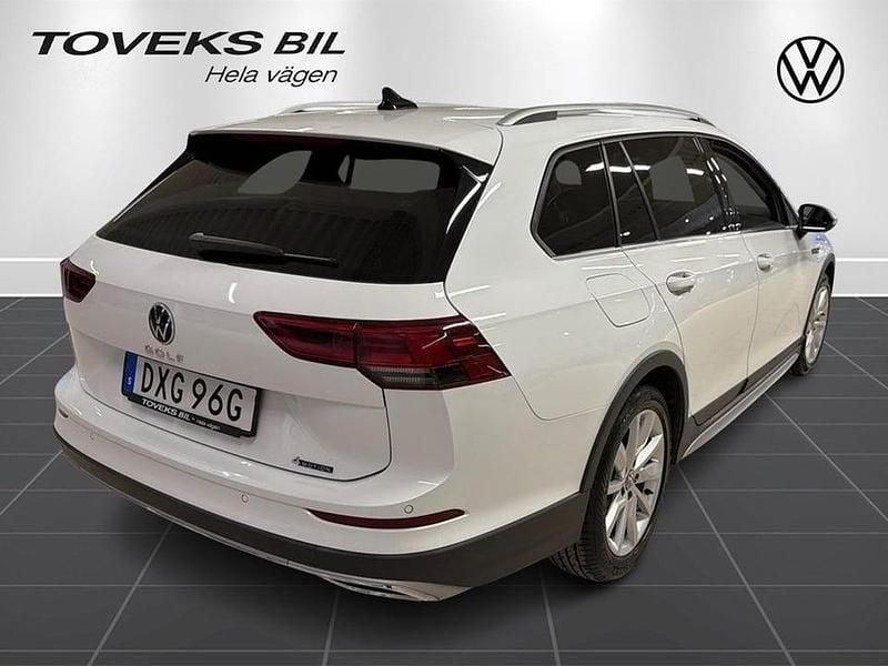 Begagnad VW Golf Alltrack 190 HK (139 kW) 2022 Vit Kombi