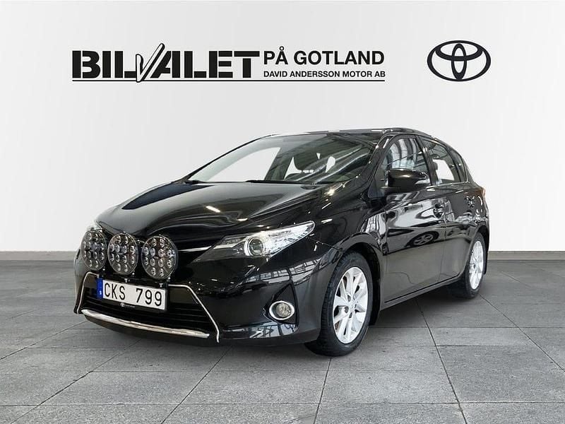 Begagnad Toyota Auris 124 HK (91 kW) 2012 Svart Halvkombi