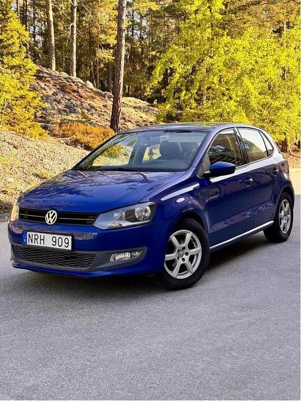 Blå Begagnad 2010 VW Polo Halvkombi | 64 000 kr (Bra pris) - Bild 1/4
