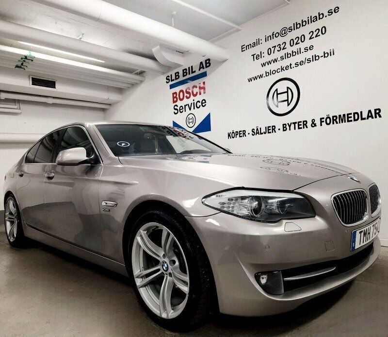 Grå Begagnad 2011 BMW 530 Sedan | 109 900 kr (Superpris) - Bild 1/4
