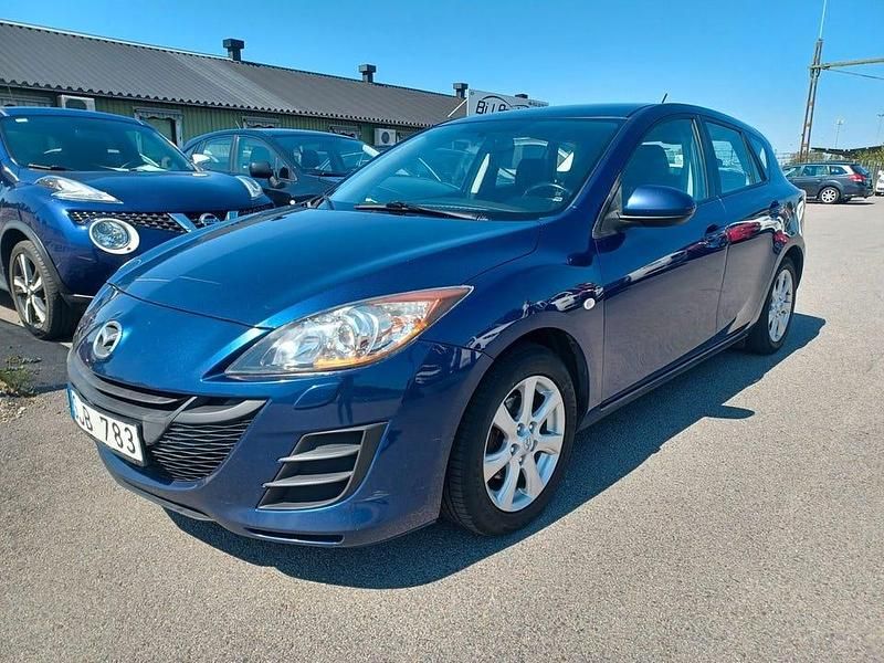 Blå Begagnad 2010 Mazda 3 Inclusive Halvkombi | 24 900 kr (Marknadspris) - Bild 1/4