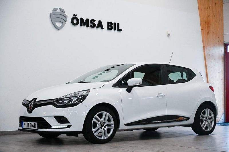 Vit Begagnad 2019 Renault Clio IV Zen Halvkombi | 89 800 kr (Bra pris) - Bild 1/4