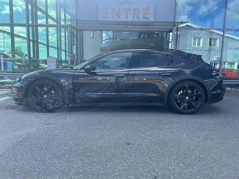 Svart Begagnad 2023 Porsche Taycan Cross Turismo Kombi | 1 115 000 kr - Bild 1/4