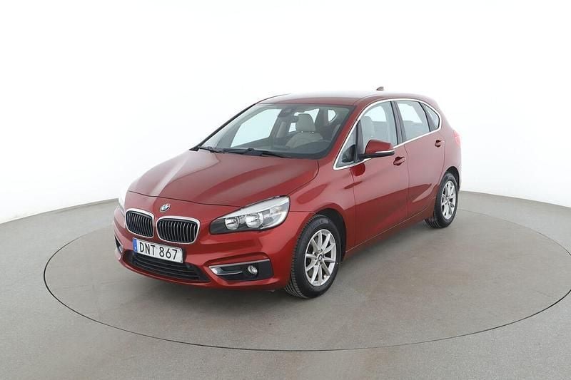 Röd Begagnad 2014 BMW 218 Active Tourer Luxury Line Minibuss | 171 000 kr (Marknadspris) - Bild 1/3