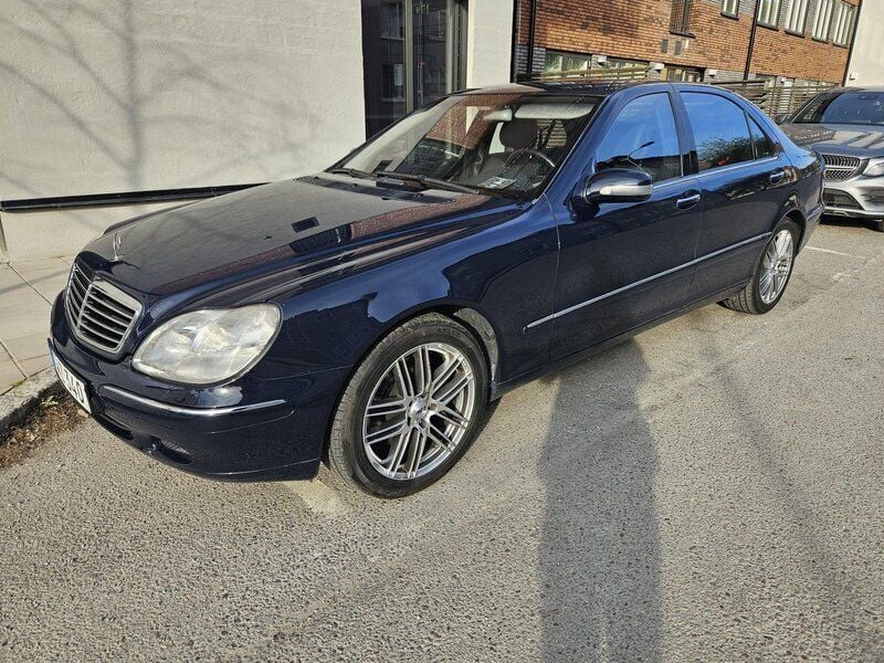 Blå Begagnad 2002 Mercedes S430 Sedan | 89 000 kr - Bild 1/4
