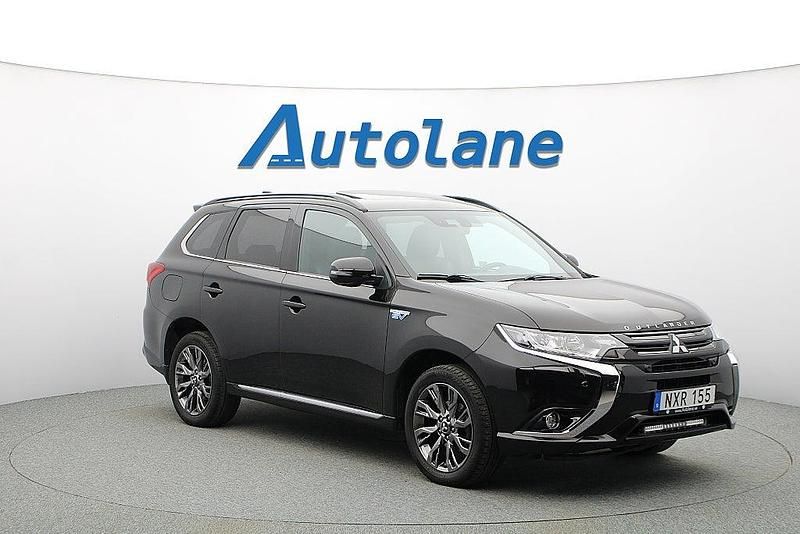 Svart Begagnad 2017 Mitsubishi Outlander P-HEV Sedan | 149 900 kr (Dyr) - Bild 1/3