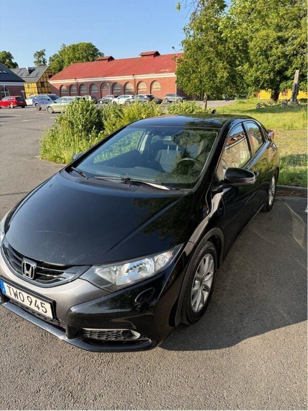Svart Begagnad 2013 Honda Civic Sport Halvkombi | 75 000 kr (Marknadspris) - Bild 1/4