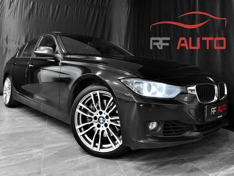Svart Begagnad 2013 BMW 335 M Sport Sedan | 234 900 kr (Marknadspris) - Bild 1/4