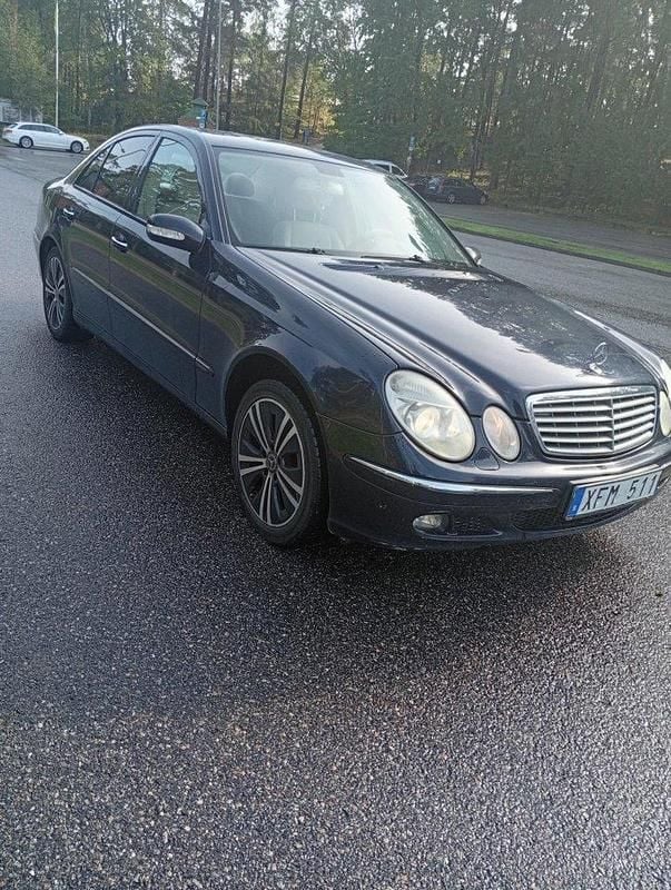 Blå Begagnad 2006 Mercedes E200 Sedan | 55 000 kr (Bra pris) - Bild 1/4