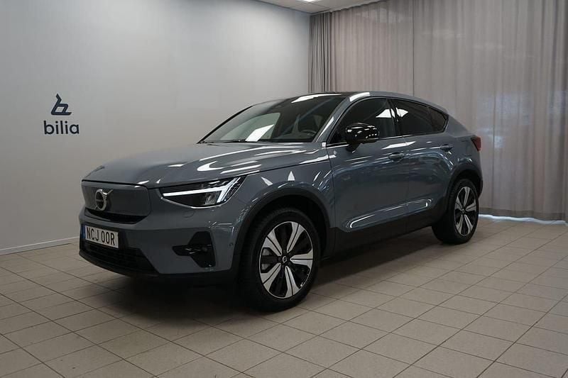 Grå Begagnad 2022 Volvo EC40 Ultimate SUV | 439 900 kr (Marknadspris) - Bild 1/3