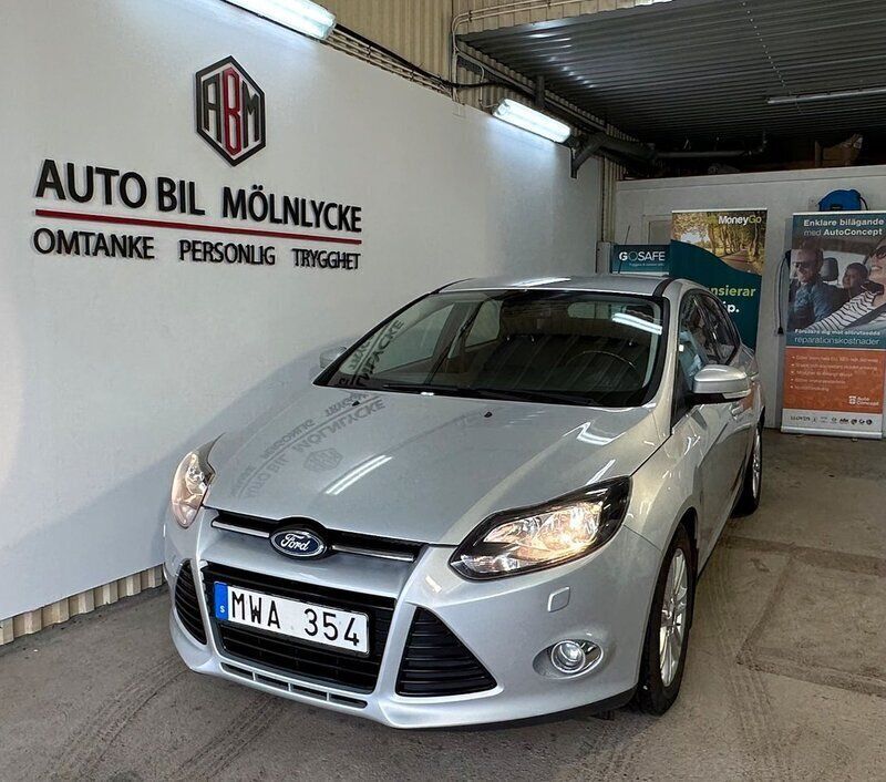 Grå Begagnad 2012 Ford Focus Titanium Halvkombi | 44 900 kr (Bra pris) - Bild 1/4