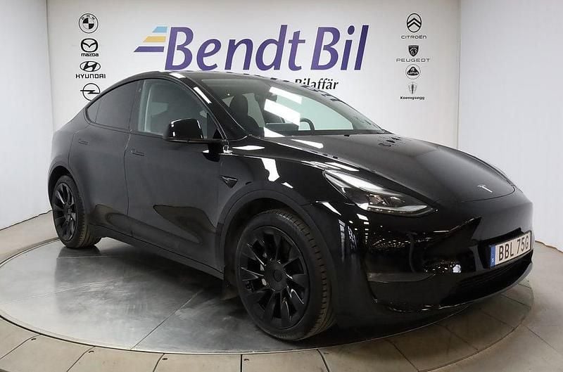 Svart Begagnad 2023 Tesla Model Y Long Range AWD SUV | 403 800 kr (Marknadspris) - Bild 1/3