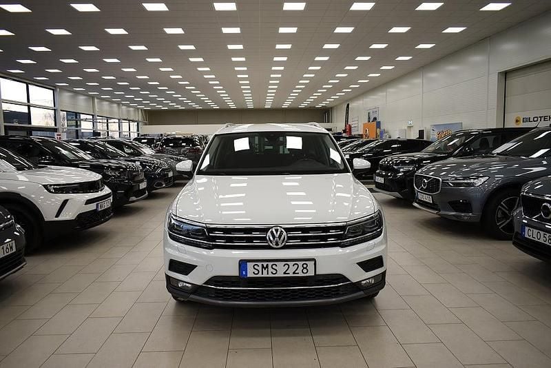 Vit Begagnad 2018 VW Tiguan SUV | 249 900 kr (Marknadspris) - Bild 1/4